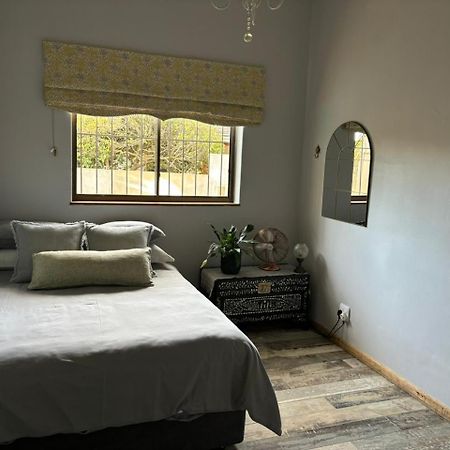 Stellenhaus Guest Cottage Стелленбос Экстерьер фото