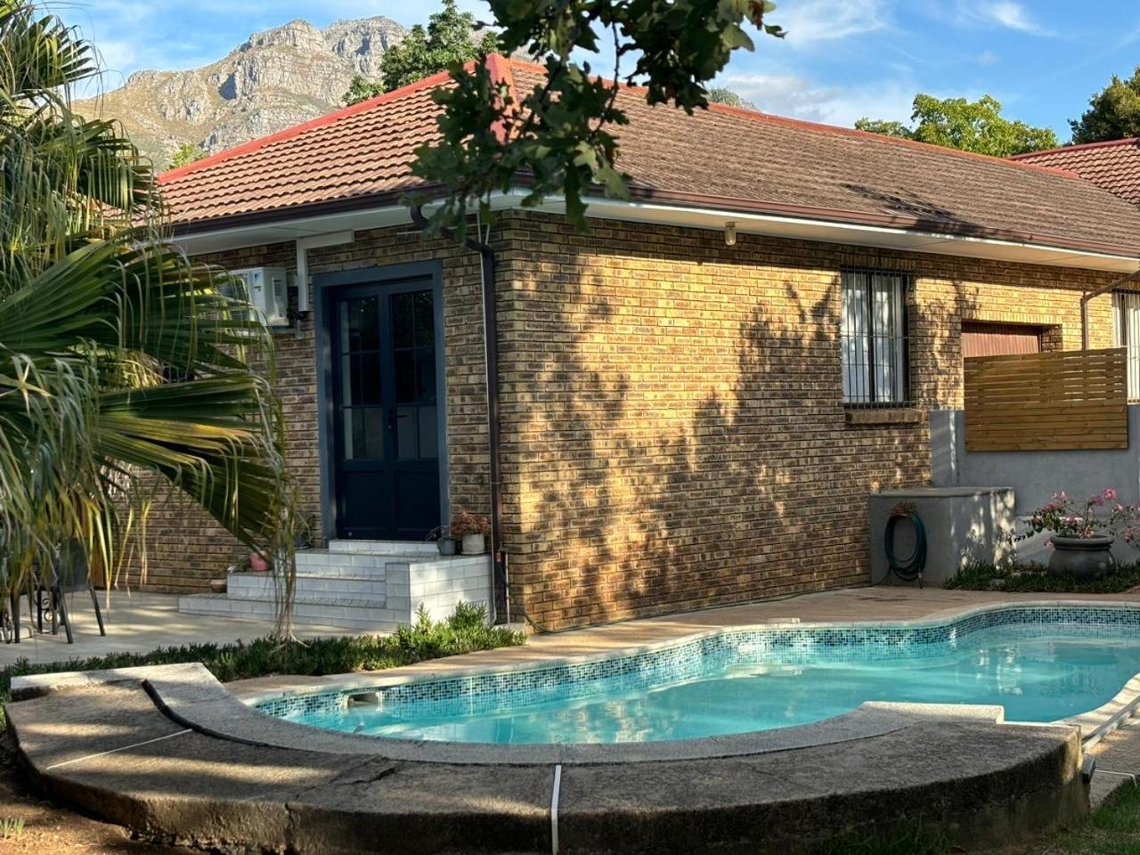 Stellenhaus Guest Cottage Стелленбос Экстерьер фото